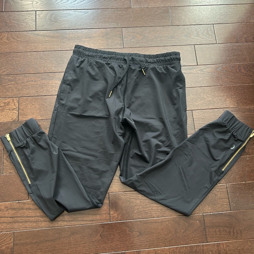 NWOT ZYIA Black Cropped Jogger - Picture 4 of 8
